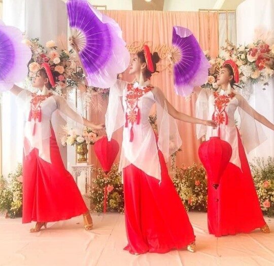 Lớp học múa dân gian